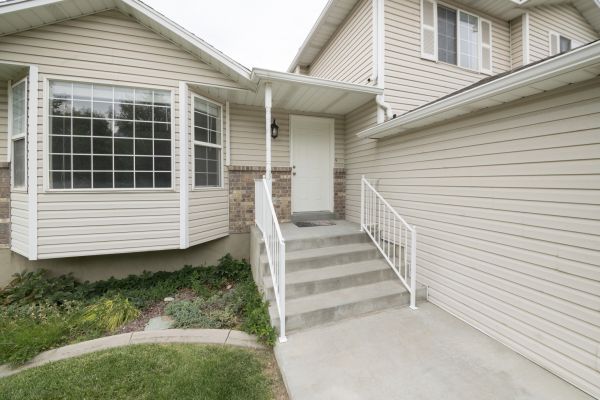 Cost of White Vinyl Siding Replacement in Napa